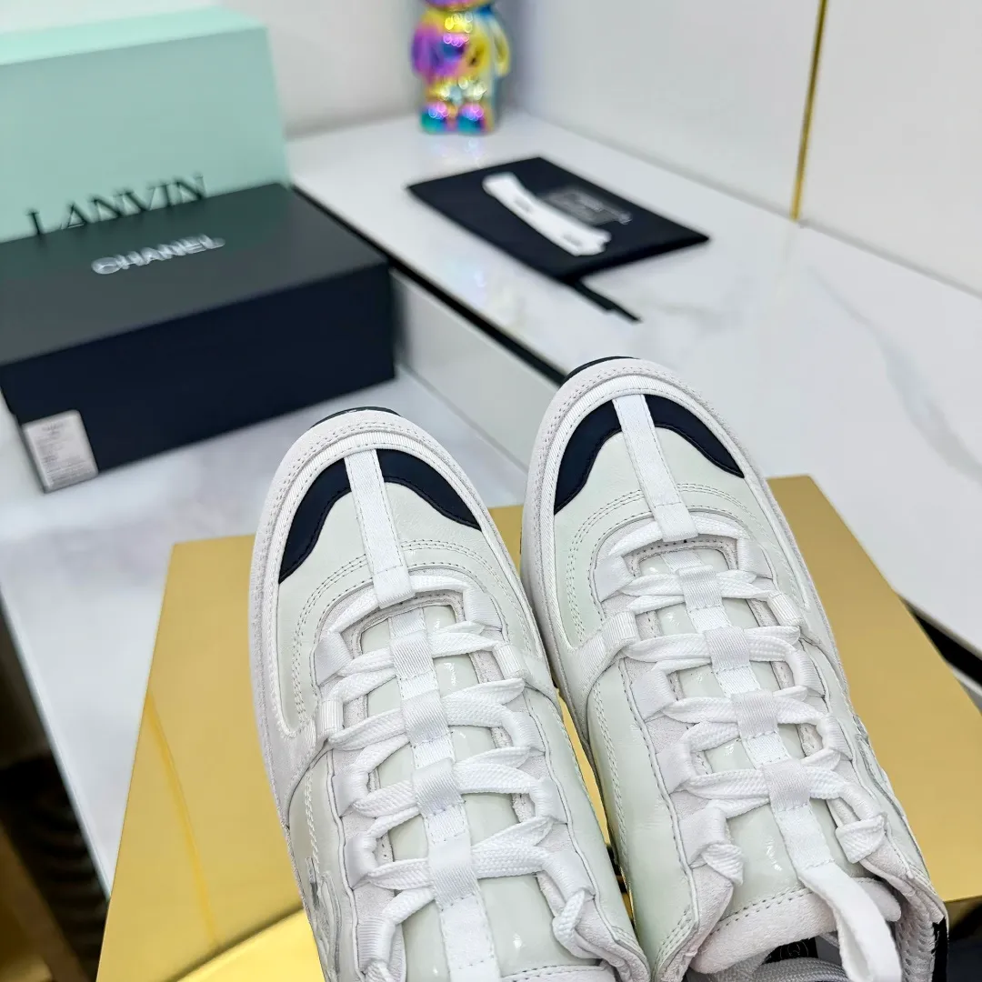 👟👟Ex-factory price 600👟👟High quality! ! ! CHANEL Chanel 25A latest thick-soled casual sports shoes. The counter is synchronized. The counter is very popular. It is a shoe that is very difficult to buy. The most popular thick-soled casual shoes on the Internet. As you can imagine, the most popular thick-soled casual shoes can not be missed. It has both good looks and comfort. Simple and versatile. The thick sole increases the height and is super versatile. Whoever wears it will look better. Upper: cowhide stitching. Lining: breathable mesh. Outsole: TPU original outsole. Size: 35-41 👉